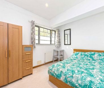 3 bedroom flat to rent - Photo 5