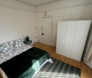 Room in a Shared House, Turnpike Lane Station, N8 - Photo 3