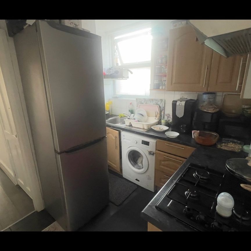 2 Bed Maisonette, Stanley Road, HA2 - Photo 1