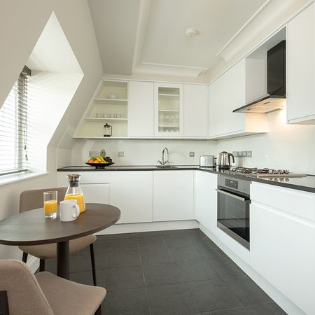 4 bed flat to rent - Photo 3