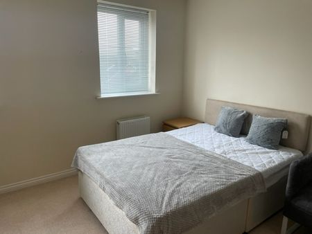 5 Bed Semi-Detached House, Long Down Avenue, BS16 - Photo 3