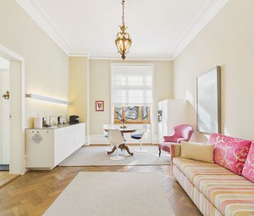 Elegant 2.5-Room Apartment in a Historic Jugendstil Villa in Basel - Photo 1