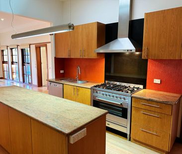 Stunning Art Deco locate in the heart of Caulfield - Photo 3