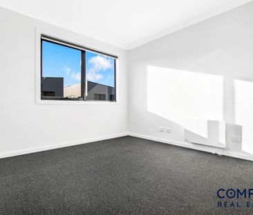 3 Cumin Way, Cranbourne East VIC 3977 - Townhouse For Rent | Domain - Photo 3