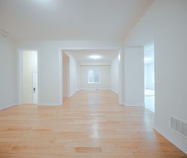 For Lease - 212 Ronald Guscott Street, Oshawa, Ontario - Photo 5
