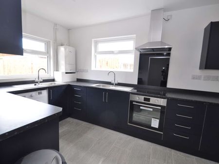 Professional Houseshare GL1 Room 4 - Photo 5