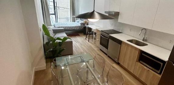✨ Loft meublé à louer – Bishop Embassy (Centre-ville de MTL) ✨ - Photo 2