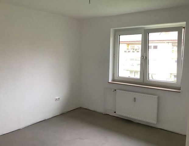 Attraktiv! Teilrenovierte 3 Zimmer-Wohnung mit Dusche - Photo 1