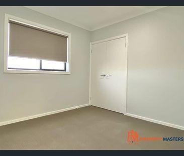 Spacious Family Home with Study in Wyndham Vale - Photo 4