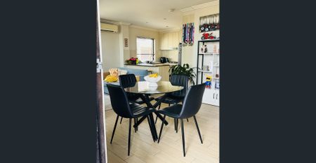 Stunning 3-Bedroom Townhouse Available Now - Photo 5