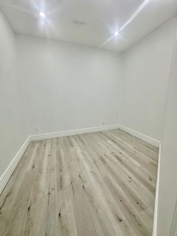 For Lease - 206 Carlton Street Unit# 303, Toronto, Ontario - Photo 3