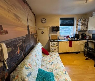 Studio Flat, Charlton Church Lane, SE7 - Photo 1