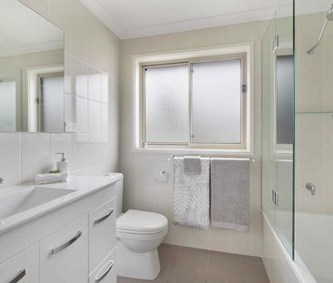 Modern, Light-Filled Duplex with Open-Plan Living - Photo 3