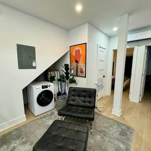 Plateau/Downtown - 3 Bedrooms Furnished - Photo 3