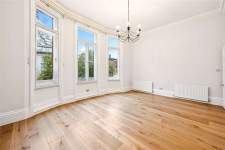 A beautifully presented first floor three bedroom property. - Photo 2