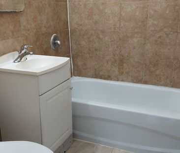 For Lease - 2881 Lawrence Avenue Unit# 3, Toronto, Ontario - Photo 3