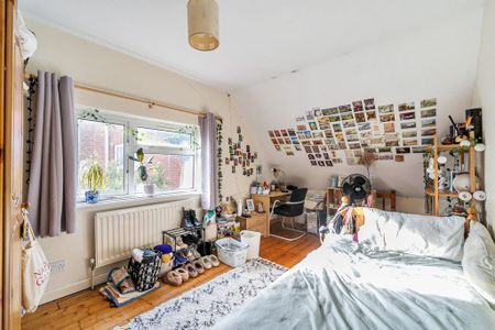 4 bedroom semi-detached house to rent - Photo 4