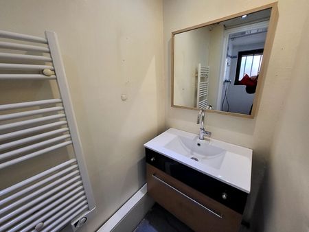 Location Maison 3 pièces 78m² NEUVILLE SUR SAONE 69250 - Photo 2