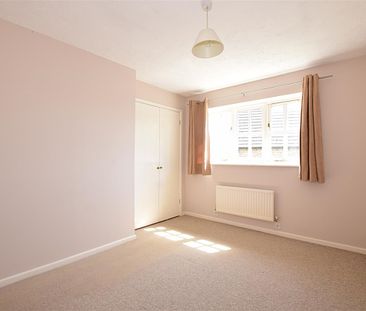 2 bedroom end of terrace house to rent - Photo 3