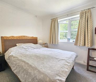 2 bedroom retirement property to rent - Photo 3