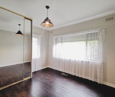 33 High Street Road, Ashwood VIC 3147 - House For Rent | Domain - Photo 3