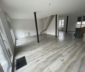 Location Maison 5 pièces 71 m2 à Saint-Quentin - Photo 2