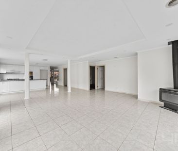 Spacious Family Living in the Perfect Location! - Photo 5