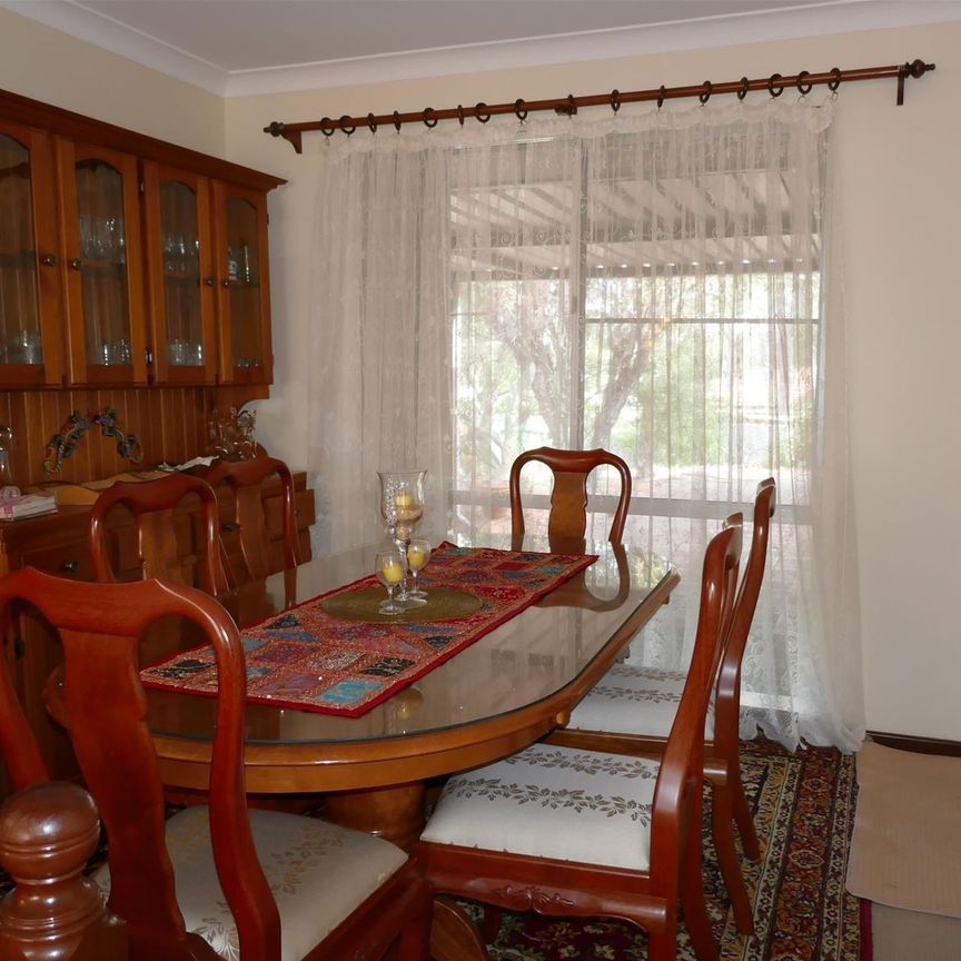 ROSSMOYNE HIGH SCHOOL ZONE! - Photo 1