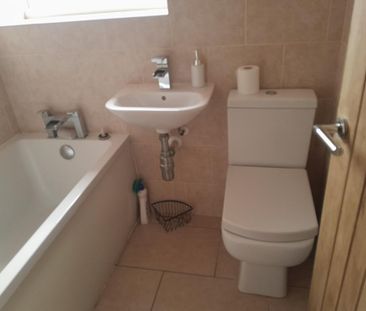 3 bedroom semi-detached house to rent - Photo 5