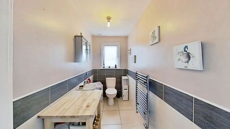 2 bedroom semi-detached house to rent - Photo 3