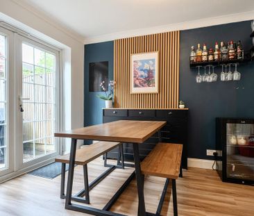 4 bedroom end of terrace house to rent - Photo 2