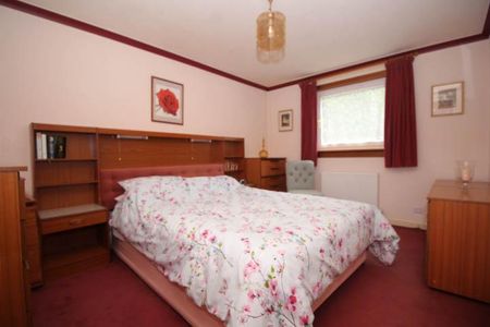 2 bedroom ground floor flat to rent - Photo 3
