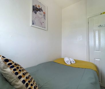 3 Bed Semi-Detached House, Oldroyds Crescent, LS11 - Photo 6