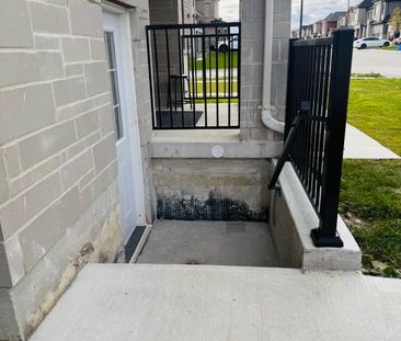 For Lease - 1291 Plymouth Drive, Oshawa, Ontario - Photo 2