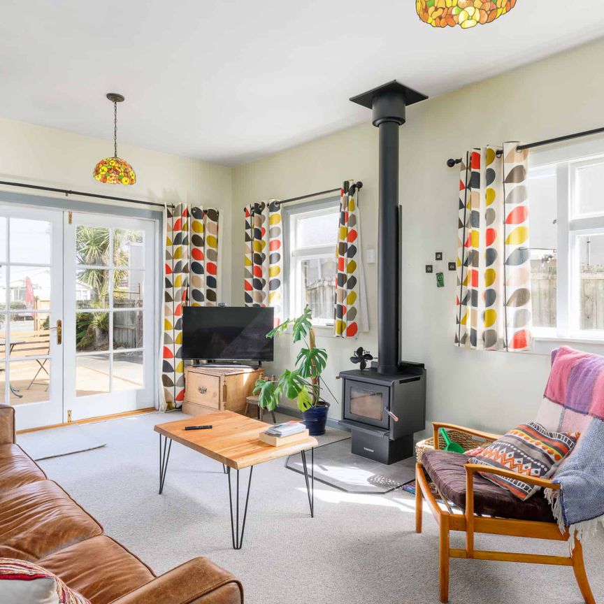 Gorgeous Standalone Cottage in New Brighton! - Photo 1