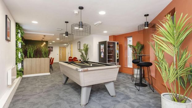 1 bedroom in a flat share to rent - Photo 1