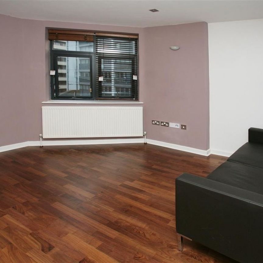 Jacob Mansions, Umberston Street, Whitechapel, London E1 - Photo 1