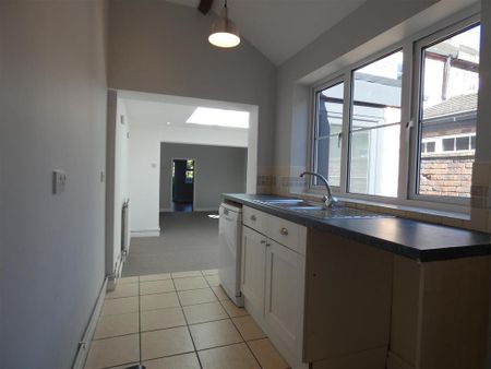 2 bedroom terraced house to rent - Photo 2