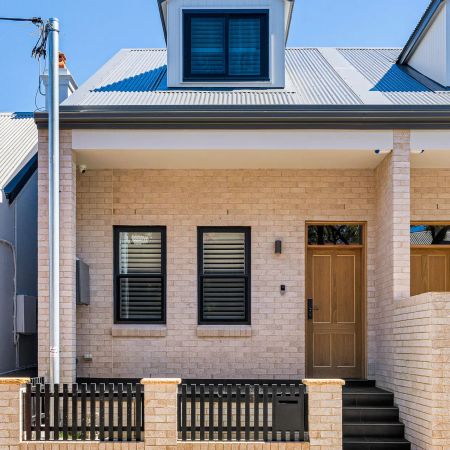 Brand New Designer Residence in the Heart of Newtown - Photo 3