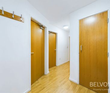 Flat to rent on - Photo 2