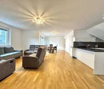 Großzügig Wohnen in Ruhelage - Familienwohnung nahe Siegesplatz - Photo 1