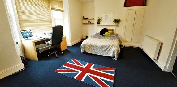 Flat 2, 18 Wellington Square, NG7 1NG, NOTTINGHAM - Photo 2