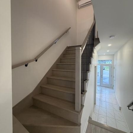 MAISON DE VILLE LUXE NEUVE À LOUER-MIRABEL ST-CANUT - Photo 3
