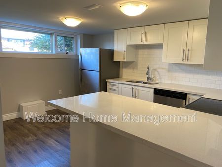 $1,695 / 2 br / 1 ba / Bright & Spacious Lower Unit in Hamilton! - Photo 4