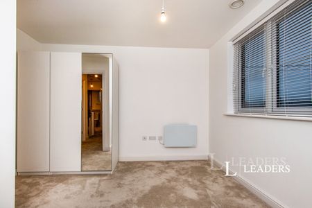 4 bedroom house to rent Thistledown, Pershore, Worcestershire, WR10 - Photo 3