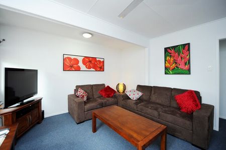 West Gladstone - Photo 2