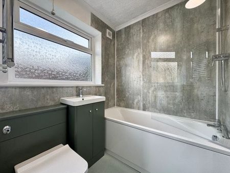 Hawkwell, Portchester - Photo 5