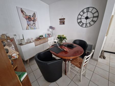 Location Appartement 3 pièces 65m² DOUE LA FONTAINE 49700 - Photo 2