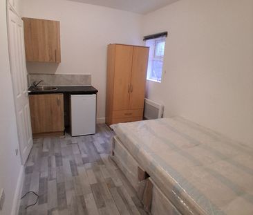 Studio Flat, Shortlands Gardens, BR2 - Photo 4