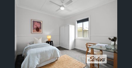 Charming Family Home in the Heart of Mayfield - Photo 4